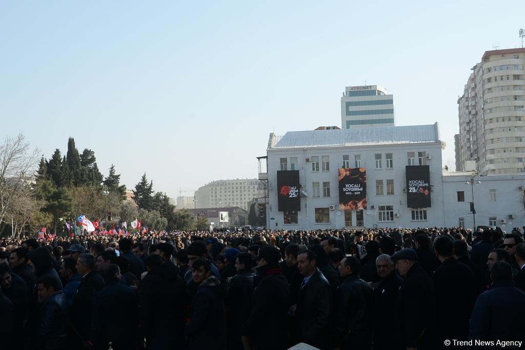 Azərbaycan ictimaiyyəti Xocalı soyqırımı qurbanlarının xatirəsini yad edir (FOTO)
