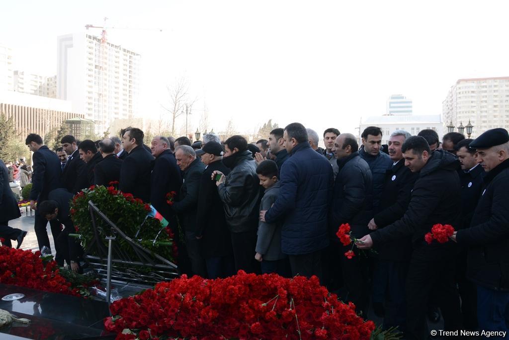 Azərbaycan ictimaiyyəti Xocalı soyqırımı qurbanlarının xatirəsini yad edir (FOTO)