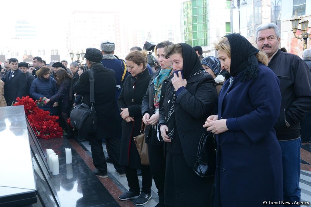 Azərbaycan ictimaiyyəti Xocalı soyqırımı qurbanlarının xatirəsini yad edir (FOTO)