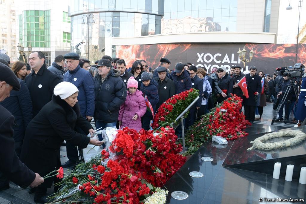 Azərbaycan ictimaiyyəti Xocalı soyqırımı qurbanlarının xatirəsini yad edir (FOTO)