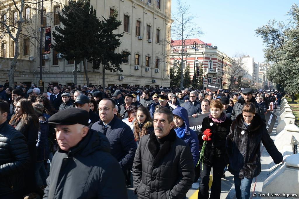 Azərbaycan ictimaiyyəti Xocalı soyqırımı qurbanlarının xatirəsini yad edir (FOTO)