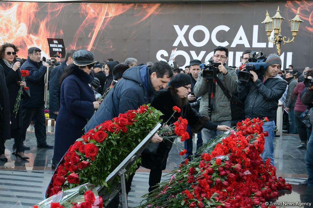 Azərbaycan ictimaiyyəti Xocalı soyqırımı qurbanlarının xatirəsini yad edir (FOTO)