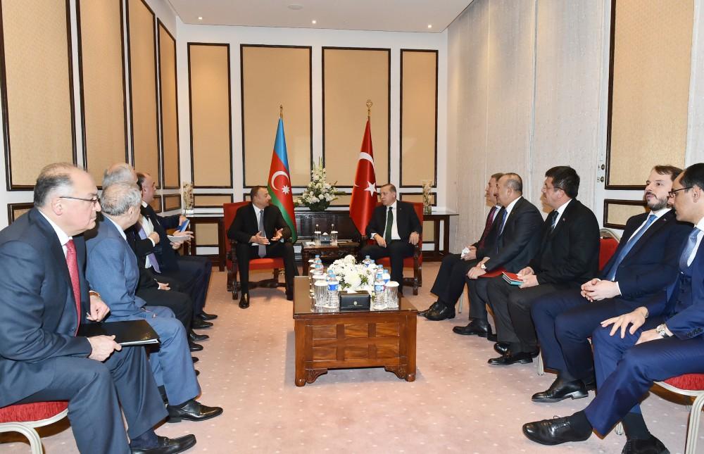 Azərbaycan və Türkiyə prezidentlərinin İslamabadda görüşü olub (FOTO) (YENİLƏNİB)