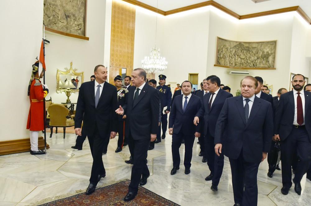 Prezident İlham Əliyev Pakistan dövlətinin başçısı adından verilən şam yeməyində iştirak edib (FOTO)