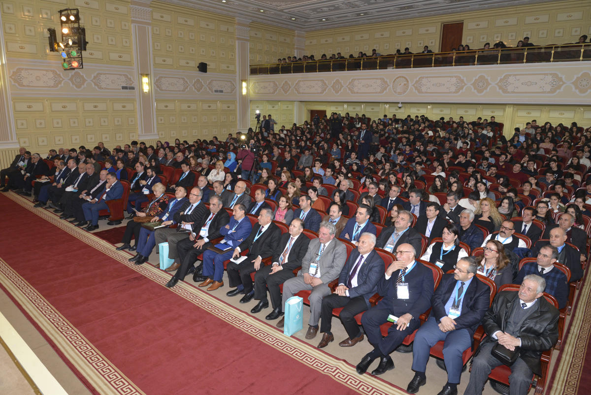 BDU-da “Qorqud atadan günümüzə aşıqlıq ənənəsi” simpoziumu başlayıb (FOTO)