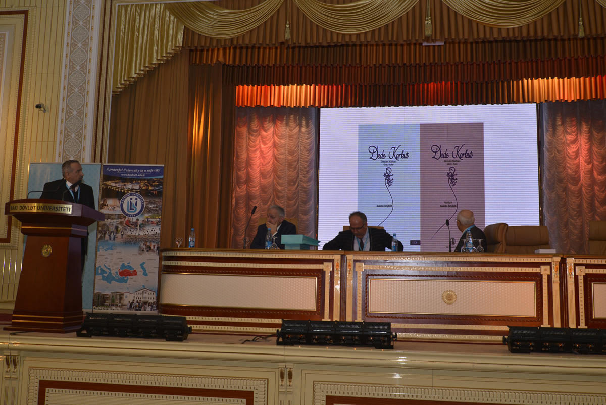 BDU-da “Qorqud atadan günümüzə aşıqlıq ənənəsi” simpoziumu başlayıb (FOTO)