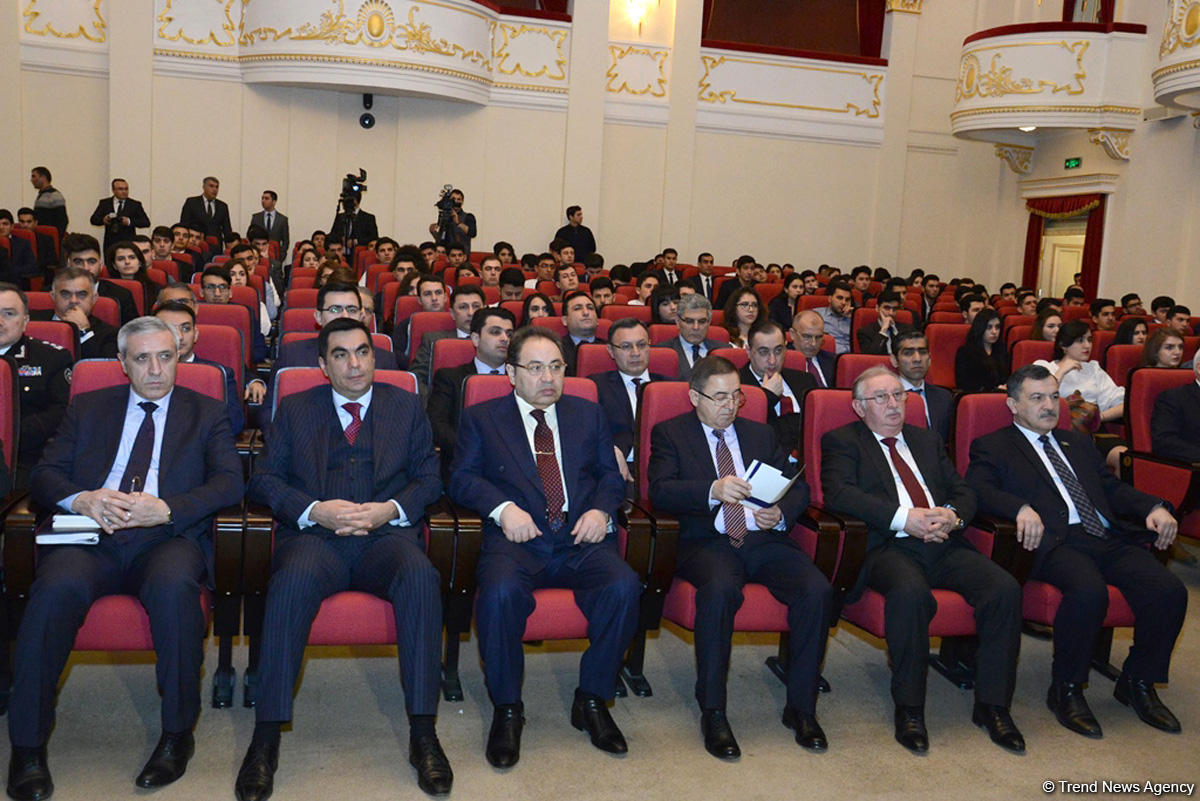 Bakıda "Terrorçuluğa, ekstremizmə və radikalizmə qarşı mübarizədə gənclərin rolu" mövzusunda konfrans keçirilib (FOTO)
