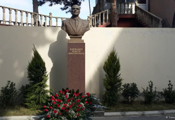 Bakıda məşhur neftçi Nikolay Baybakovun büstü açılıb (FOTO)