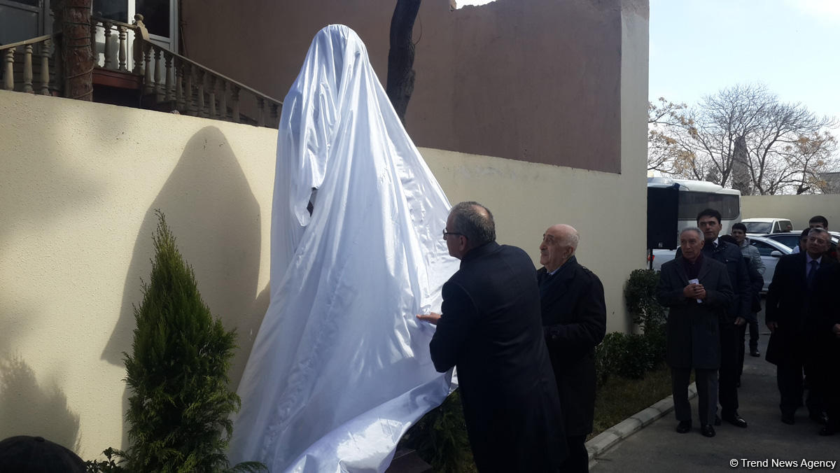 Bakıda məşhur neftçi Nikolay Baybakovun büstü açılıb (FOTO)