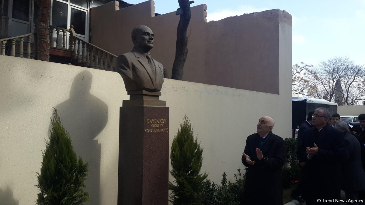 Bakıda məşhur neftçi Nikolay Baybakovun büstü açılıb (FOTO)