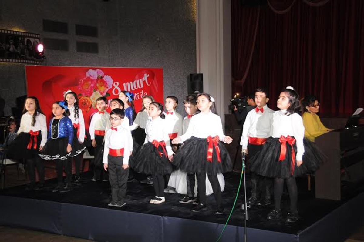 8 mart - Beynəlxalq Qadınlar günü ilə bağlı konsert keçirilib (FOTO)