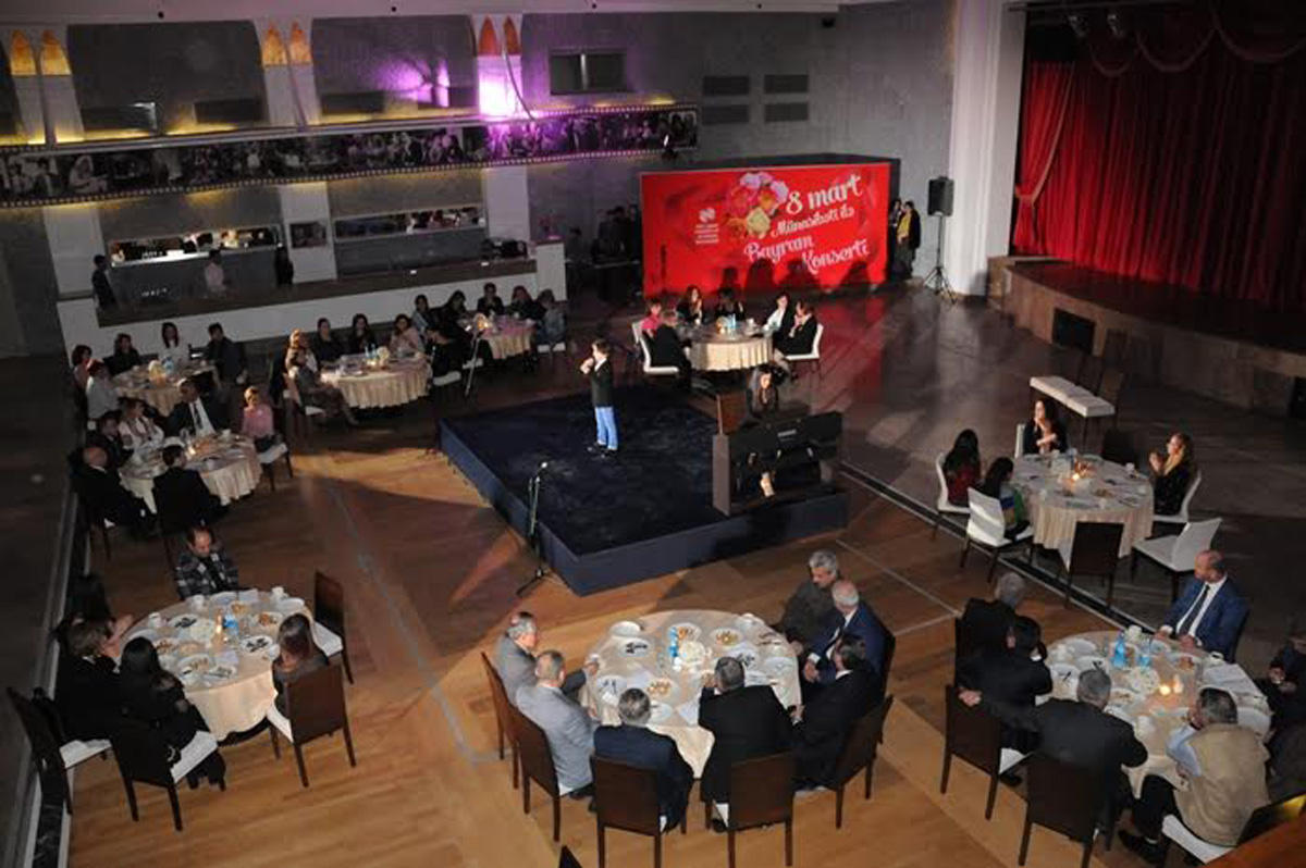 8 mart - Beynəlxalq Qadınlar günü ilə bağlı konsert keçirilib (FOTO)