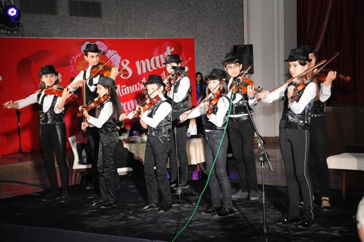 8 mart - Beynəlxalq Qadınlar günü ilə bağlı konsert keçirilib (FOTO)