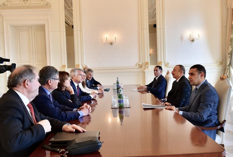 Prezident İlham Əliyev Fransa senatorlarından ibarət nümayəndə heyətini qəbul edib (FOTO) (YENİLƏNİB)
