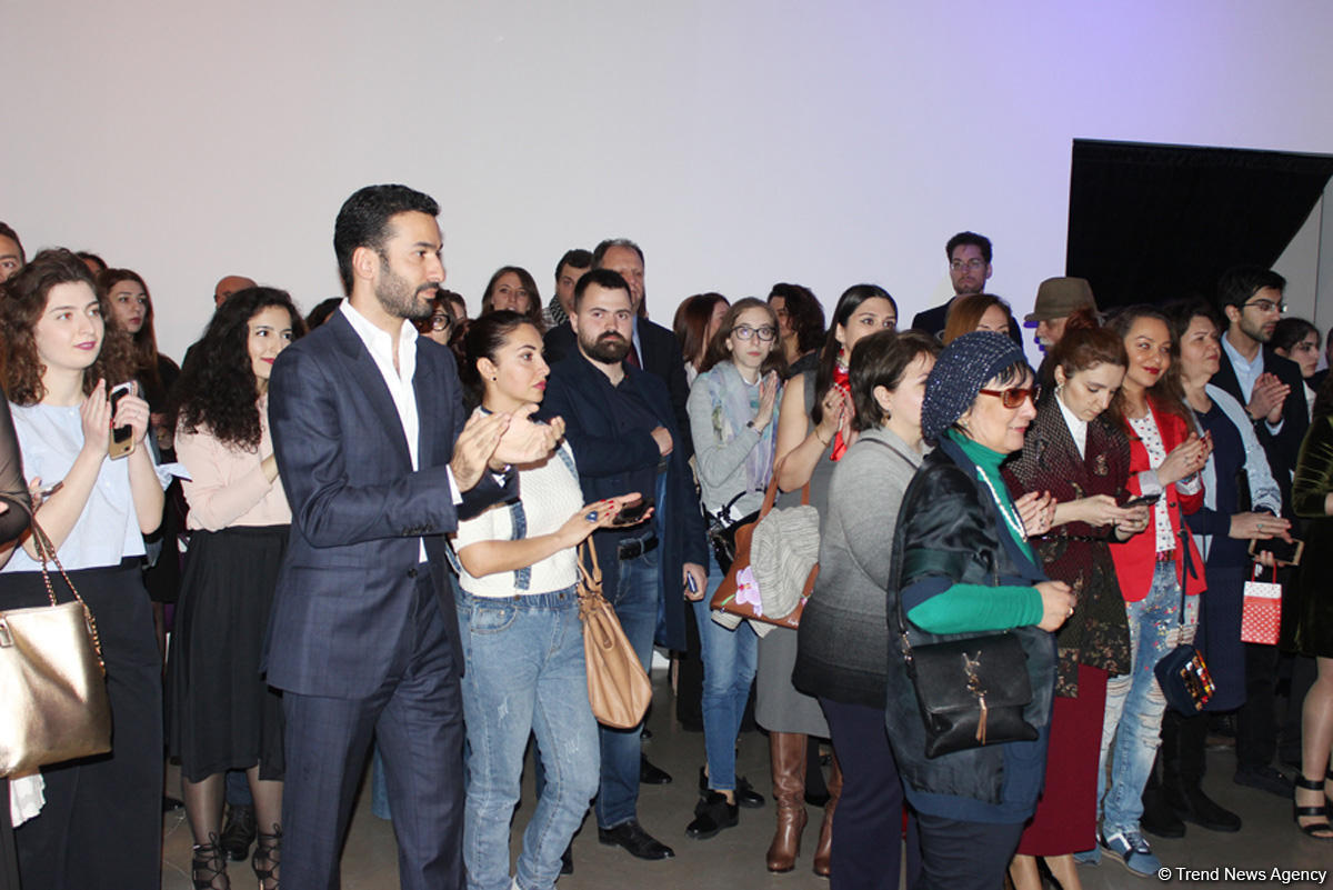 YARAT-da Orxan Hüseynovun "Əziz Sevgilim" adlı ilk iri miqyaslı fərdi sərgisi açılıb (FOTO)