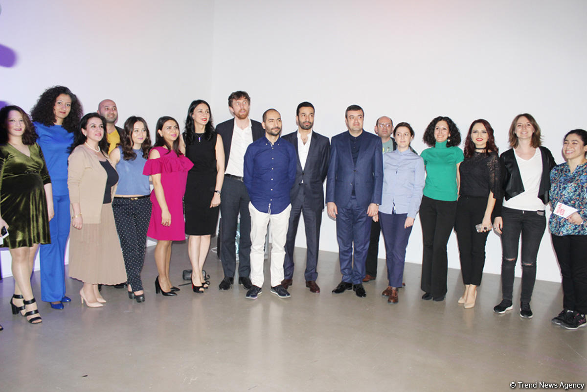 YARAT-da Orxan Hüseynovun "Əziz Sevgilim" adlı ilk iri miqyaslı fərdi sərgisi açılıb (FOTO)