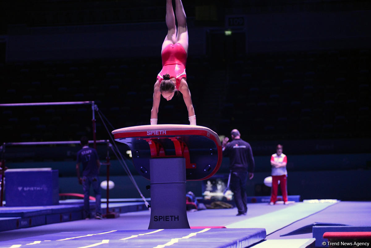 Bakıda idman gimnastikası üzrə Dünya Kuboku iştirakçılarının podium məşqləri başlayıb (FOTO)