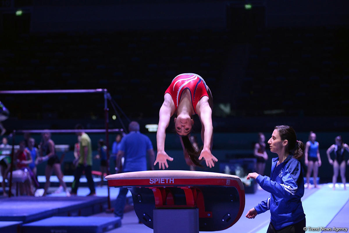 Bakıda idman gimnastikası üzrə Dünya Kuboku iştirakçılarının podium məşqləri başlayıb (FOTO)