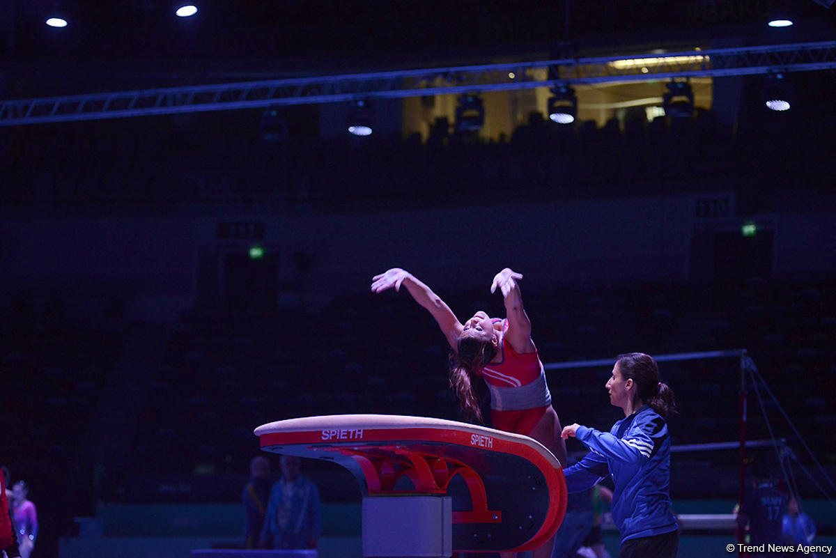 Bakıda idman gimnastikası üzrə Dünya Kuboku iştirakçılarının podium məşqləri başlayıb (FOTO)
