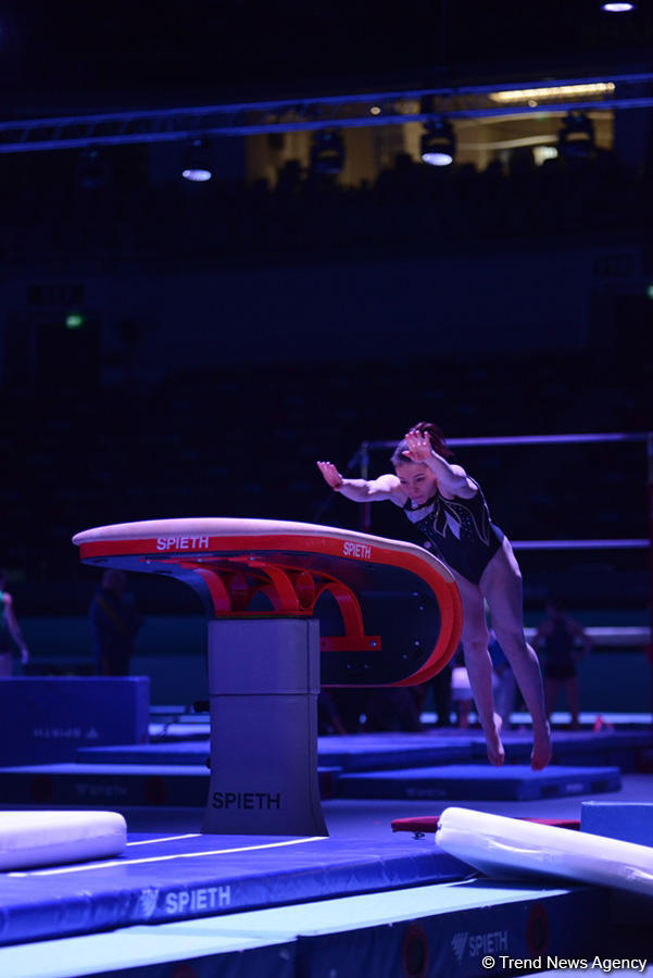 Bakıda idman gimnastikası üzrə Dünya Kuboku iştirakçılarının podium məşqləri başlayıb (FOTO)