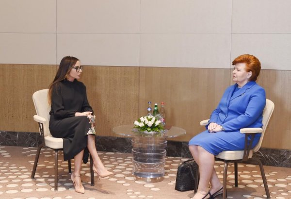 Birinci vitse-prezident Mehriban Əliyeva Latviyanın sabiq Prezidenti Vayra Vike-Freyberqa ilə görüşüb (FOTO)