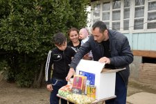 Heydər Əliyev Fondunun təşəbbüsü ilə aztəminatlı ailələrə Novruz sovqatları paylanılıb (FOTO)