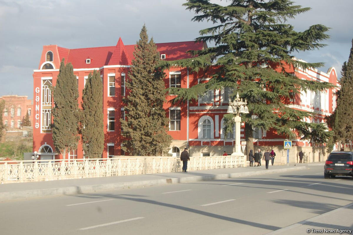 Baharın bir anı - Gəncədə (FOTO)