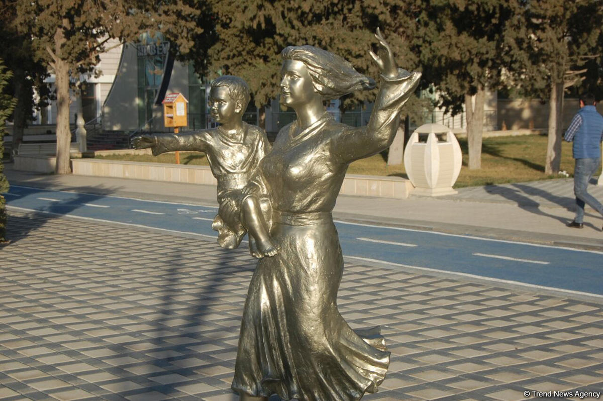 Baharın bir anı - Gəncədə (FOTO)