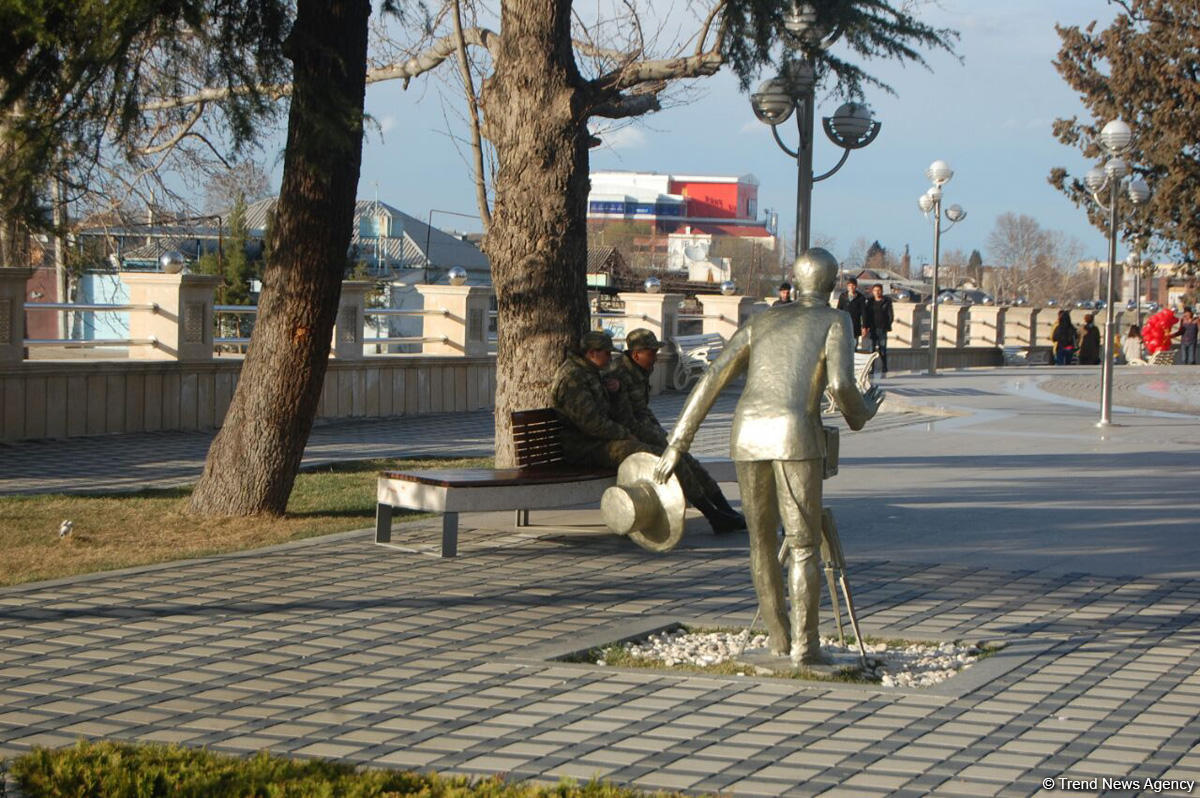 Baharın bir anı - Gəncədə (FOTO)
