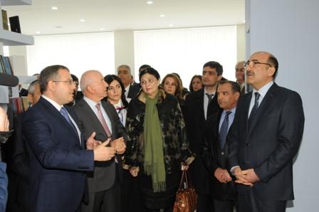 Azərbaycanda  yeni konsepsiyalı ilk kompleks - kitabxana açılıb (FOTO)