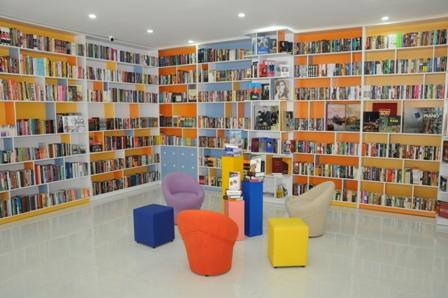 Azərbaycanda  yeni konsepsiyalı ilk kompleks - kitabxana açılıb (FOTO)