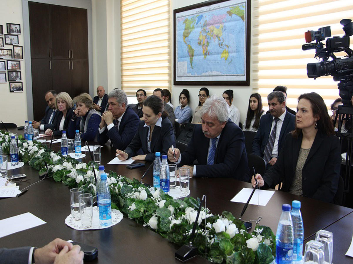 Fransa universitetinin professorları Bilik Fondunda (FOTO)