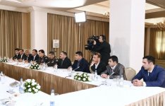 Birinci vitse-prezident Mehriban Əliyeva aprel döyüşləri zamanı Azərbaycan Ordusunun yaralanmış bir qrup əsgər və zabiti ilə görüşüb (FOTO) (YENİLƏNİB)