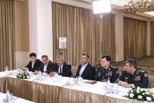 Birinci vitse-prezident Mehriban Əliyeva aprel döyüşləri zamanı Azərbaycan Ordusunun yaralanmış bir qrup əsgər və zabiti ilə görüşüb (FOTO) (YENİLƏNİB)