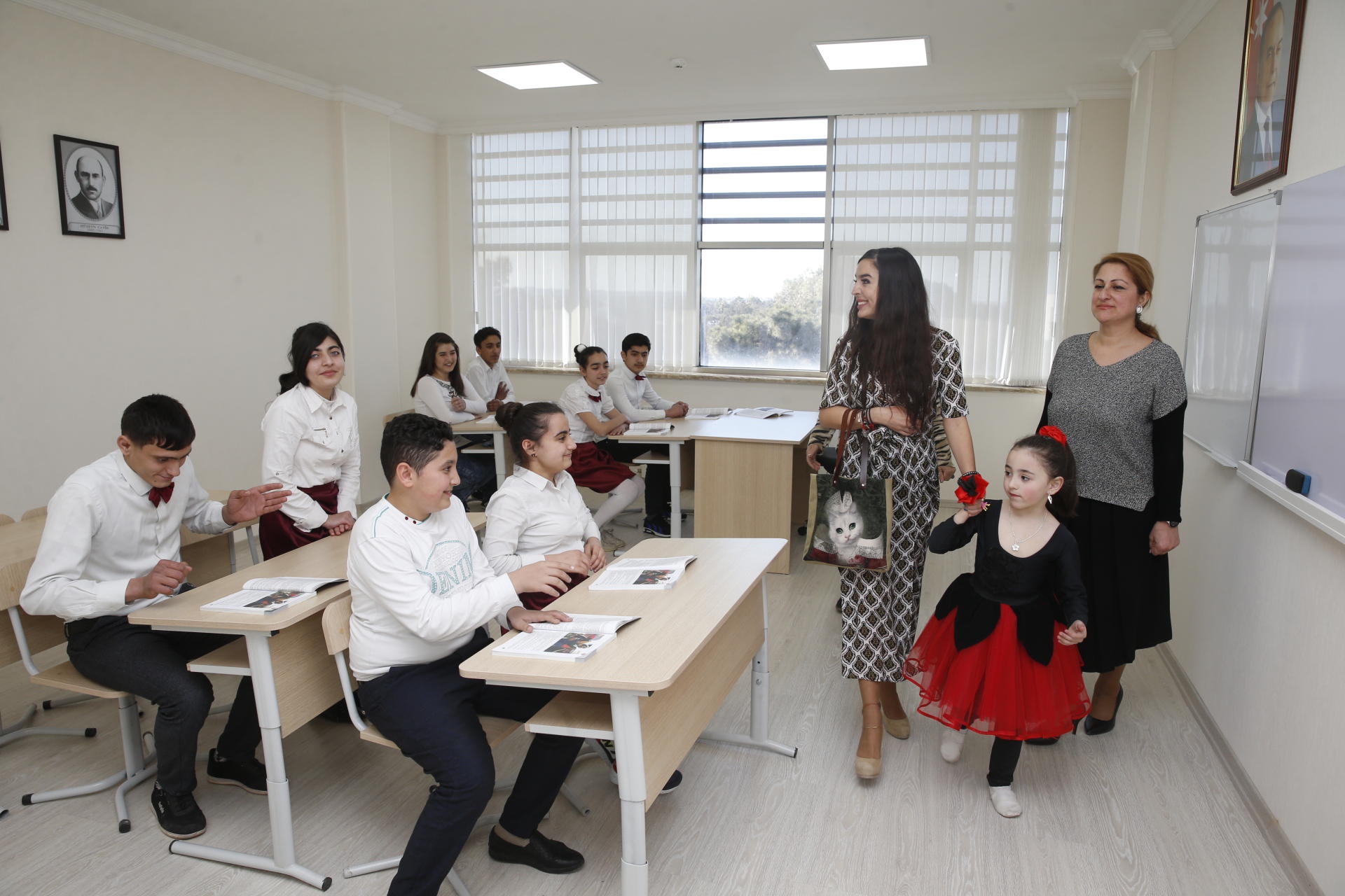 Leyla Əliyeva sağlamlıq imkanları məhdud uşaqlar üçün xüsusi internat məktəblərində olub (FOTO)
