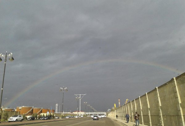 Səhər saatlarında Bakıda təbiət möcüzəsi (FOTO)