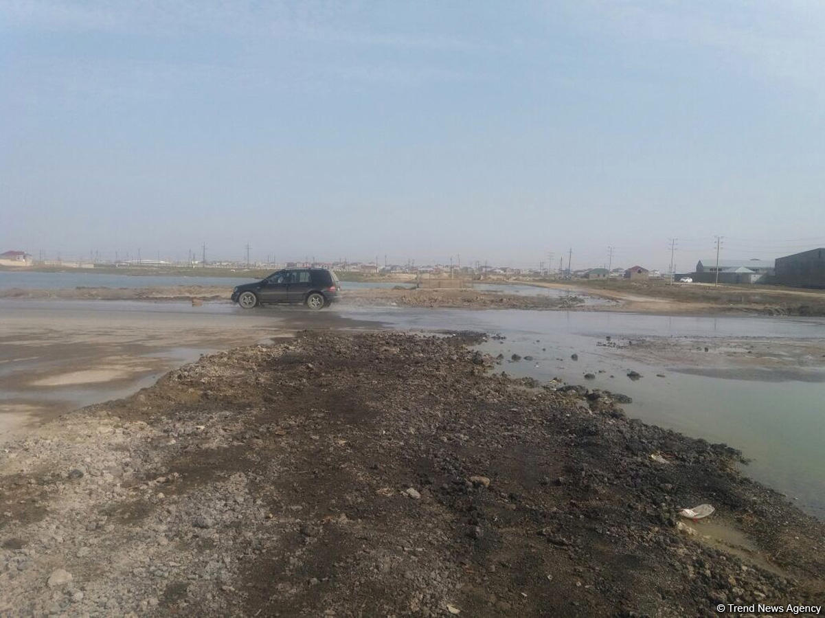 Zabrat-Kürdəxanı yolunu su basıb (FOTO)
