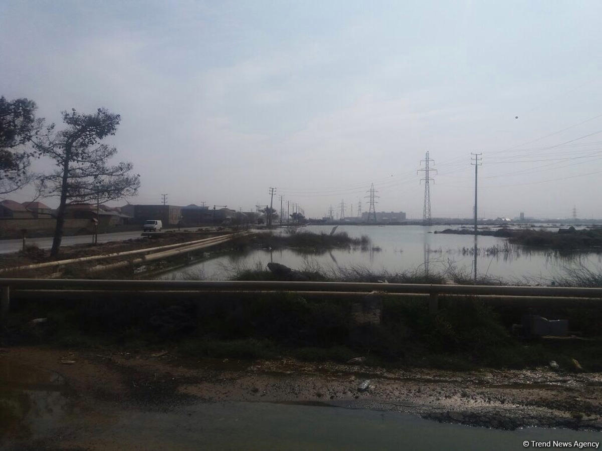 Zabrat-Kürdəxanı yolunu su basıb (FOTO)