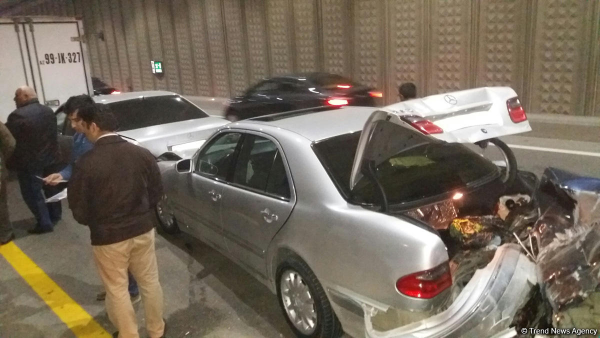 Bakıda zəncirvari yol qəzası - böyük tıxac yaranıb, 2 yaralı (FOTO)