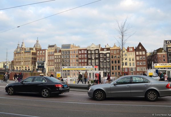 Amsterdamda bıçaqlı hücum nəticəsində bir neçə nəfər yaralanıb