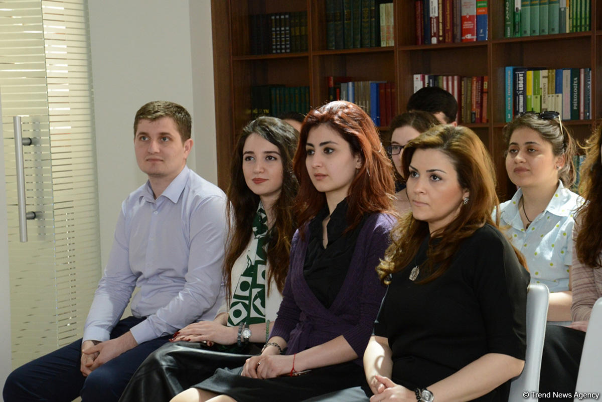 İslam Həmrəyliyi Oyunlarının könüllüləri ilə işləyən psixoloqlara sertifikatlar verilib (FOTO)