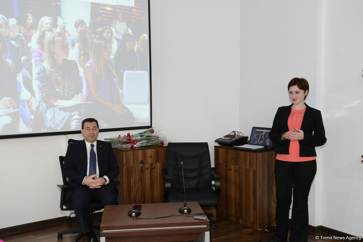 İslam Həmrəyliyi Oyunlarının könüllüləri ilə işləyən psixoloqlara sertifikatlar verilib (FOTO)