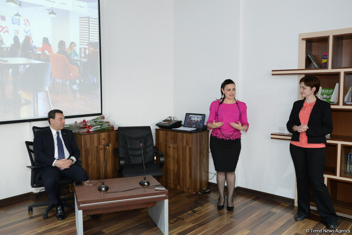 İslam Həmrəyliyi Oyunlarının könüllüləri ilə işləyən psixoloqlara sertifikatlar verilib (FOTO)