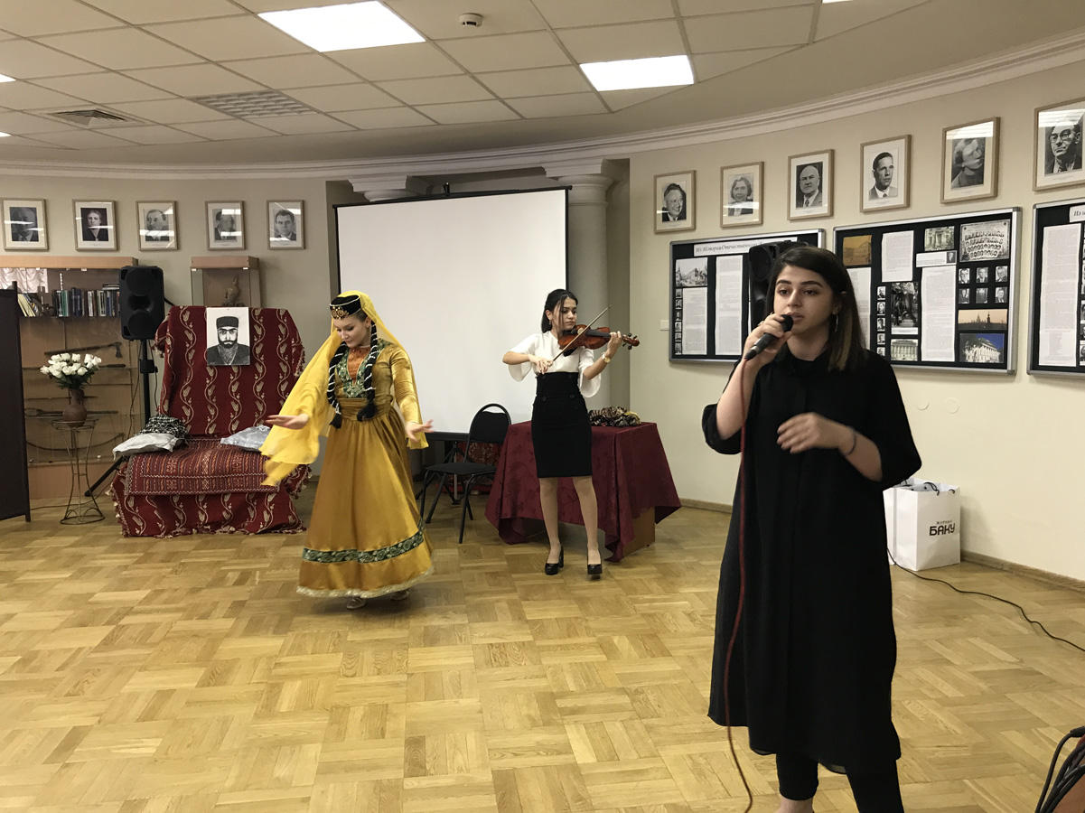 Heydər Əliyev Fondunun vitse-prezidenti Leyla Əliyeva MDU nəzdində Asiya və Afrika Ölkələri İnstitutunda olub (FOTO)