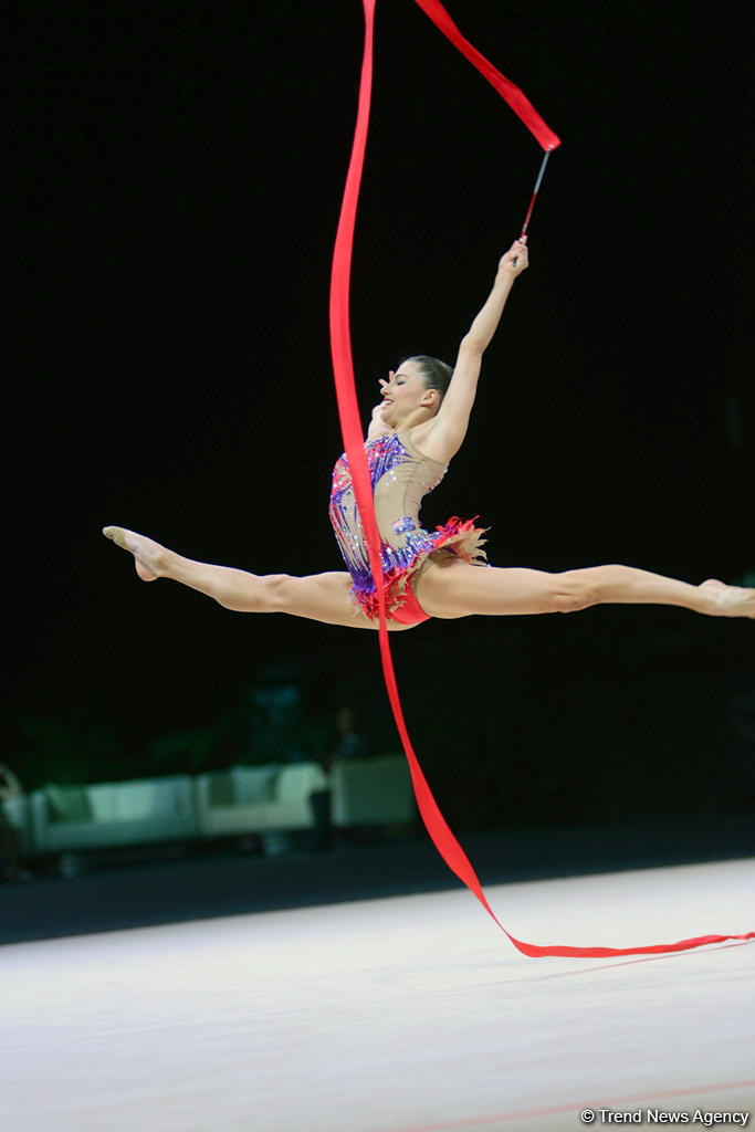 Bədii gimnastika üzrə Dünya Kuboku yarışlarında ən yaxşı məqamlar - ikinci gün (FOTO)