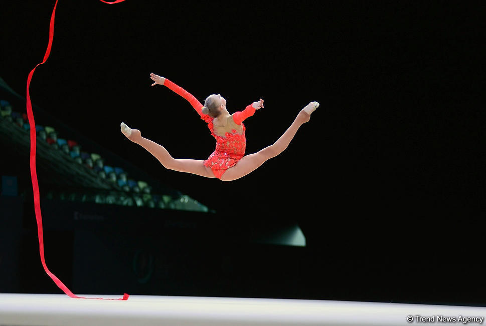 Bədii gimnastika üzrə Dünya Kuboku yarışlarında ən yaxşı məqamlar - ikinci gün (FOTO)