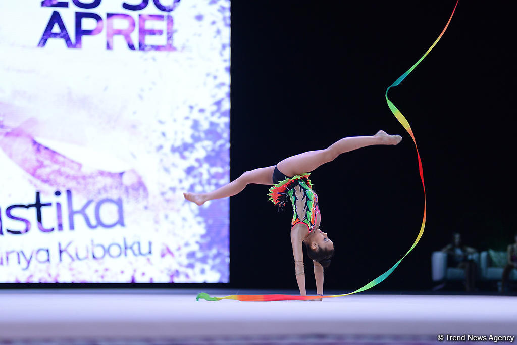 Bədii gimnastika üzrə Dünya Kuboku yarışlarında ən yaxşı məqamlar - ikinci gün (FOTO)