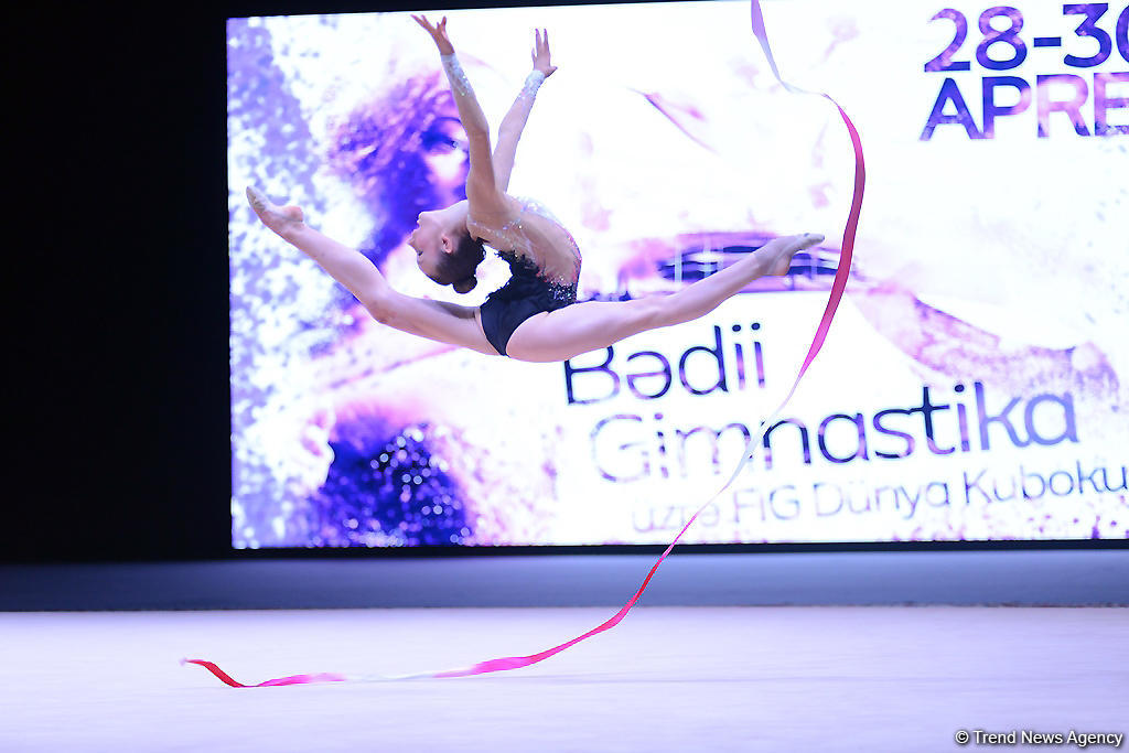 Bədii gimnastika üzrə Dünya Kuboku yarışlarında ən yaxşı məqamlar - ikinci gün (FOTO)