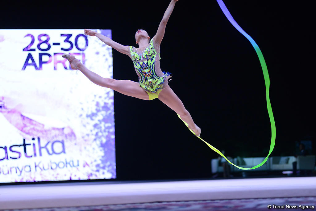 Bədii gimnastika üzrə Dünya Kuboku yarışlarında ən yaxşı məqamlar - ikinci gün (FOTO)