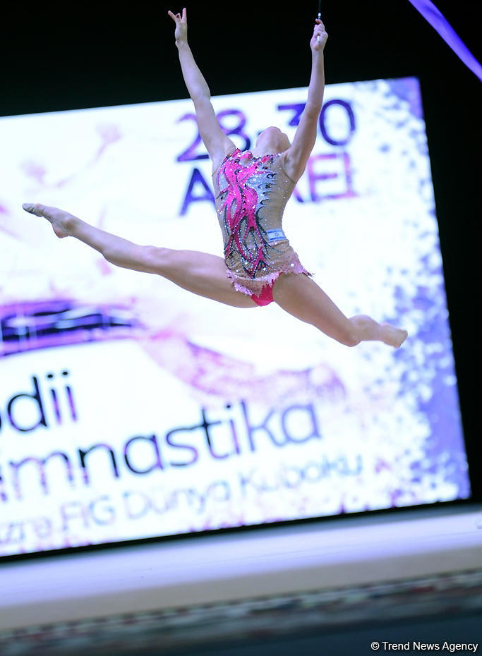 Bədii gimnastika üzrə Dünya Kuboku yarışlarında ən yaxşı məqamlar - ikinci gün (FOTO)